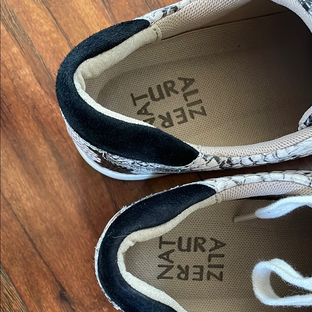 Naturalizer Leather Black and White Snake Pattern Sneakers- 7.5M EUC! - Picture 9 of 9